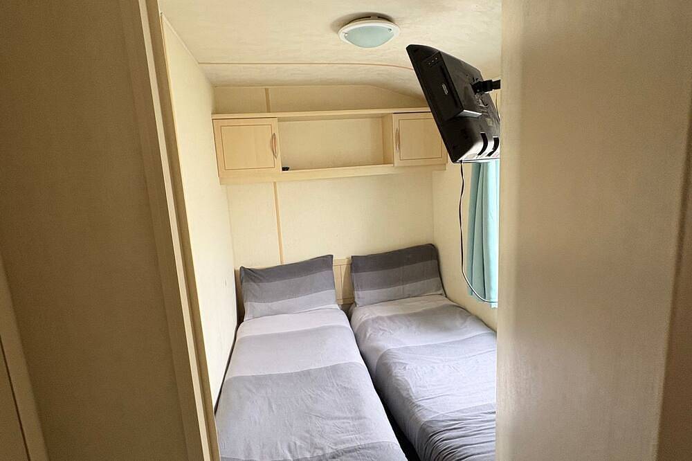 Cabin Sleeps 8 with Indoor Pool in Chapel St. Leonards, Lincolnshire