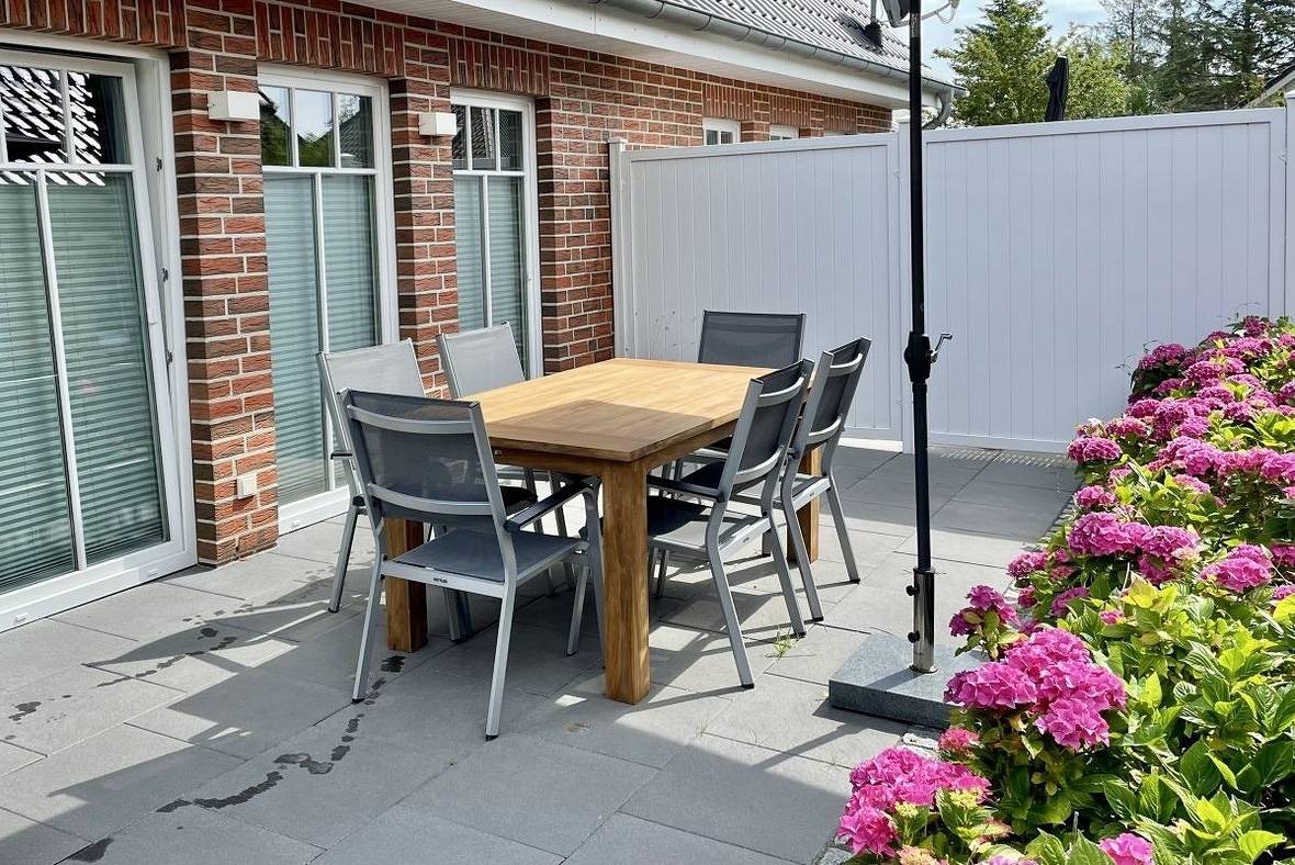 Haus Veronika rechts in Wyk auf Föhr (Stadt), Wyk auf Föhr