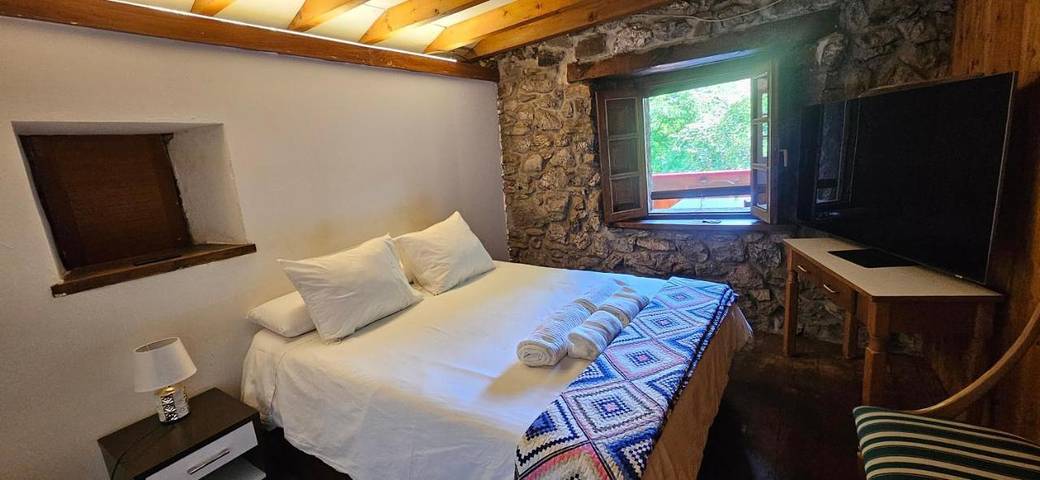 Casa rural para 4 personas, con jardín además de piscina y vistas, Se admiten mascotas en Valle del Miera - 3