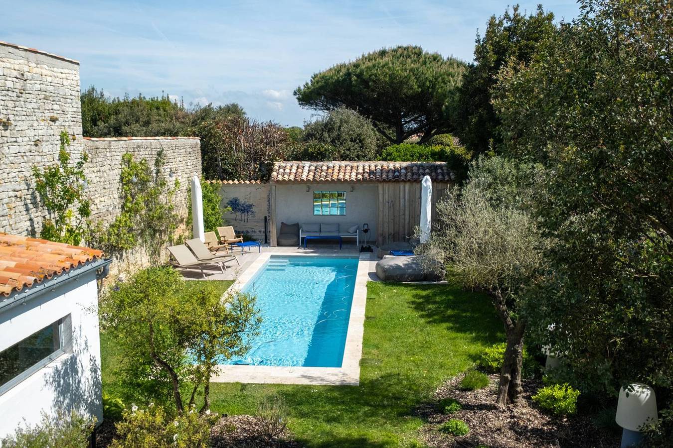 Appartement de vacances entier, Maisons de village rénovées pensées comme un hôtel in Ars-en-Ré, Île de Ré