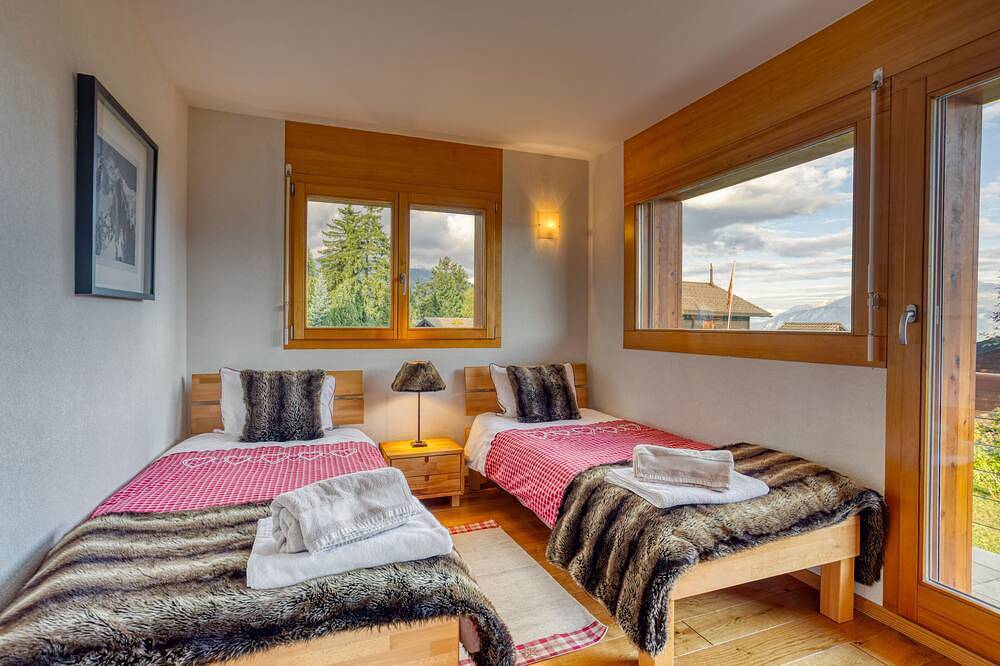 Faszinierende moderne Skihütte mit unglaublich offenen Blick auf die Berge in Anzère, Ayent