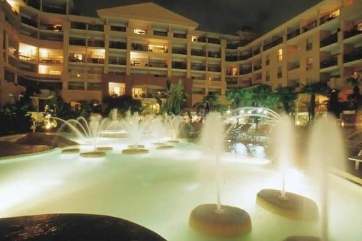 Gîte pour 5 personnes, avec balcon et piscine dans Office De Tourisme Cannes La Bocca - 2