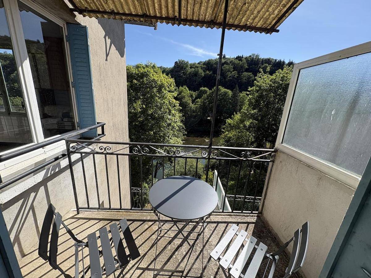 Appartement entier, Appartement calme avec extérieur in Laroquebrou, Région d'Aurillac