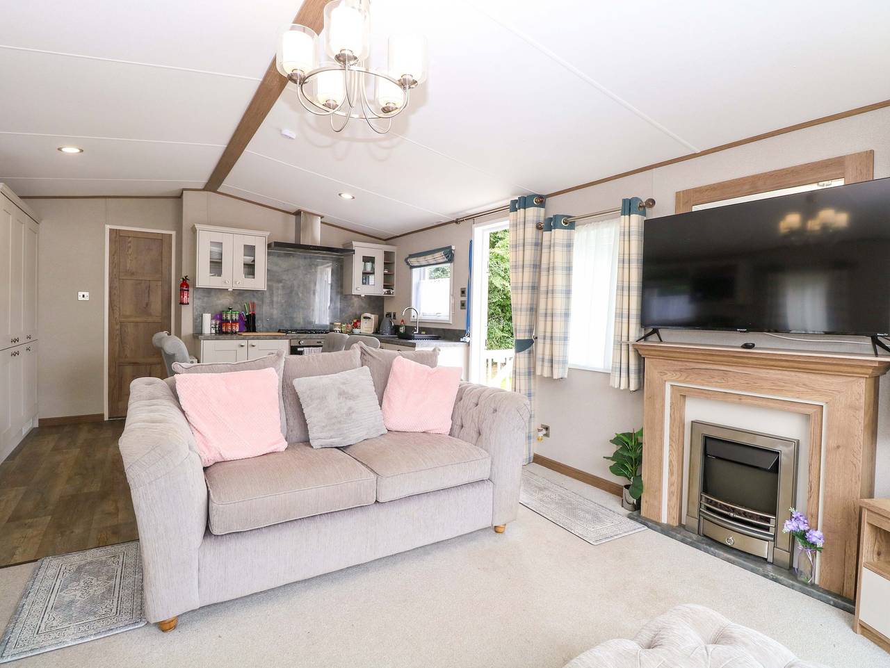 17 Castle Walk in Burgh Castle, Great Yarmouth
