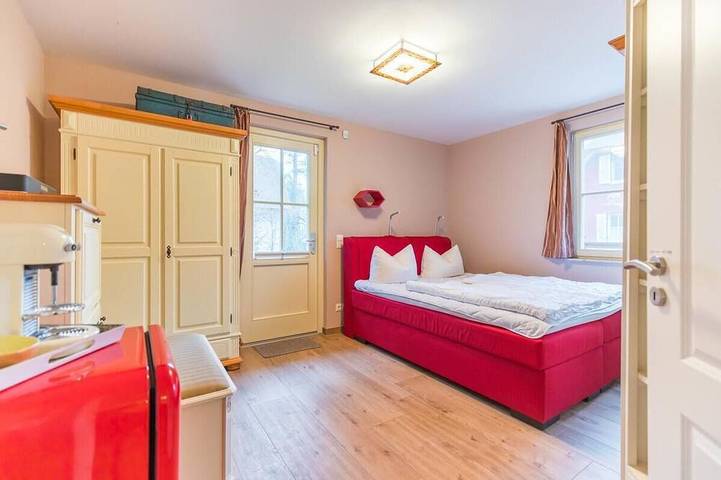 Ferienhaus für 10 Personen, mit Sauna und Terrasse sowie Garten und Whirlpool in Glowe - 2