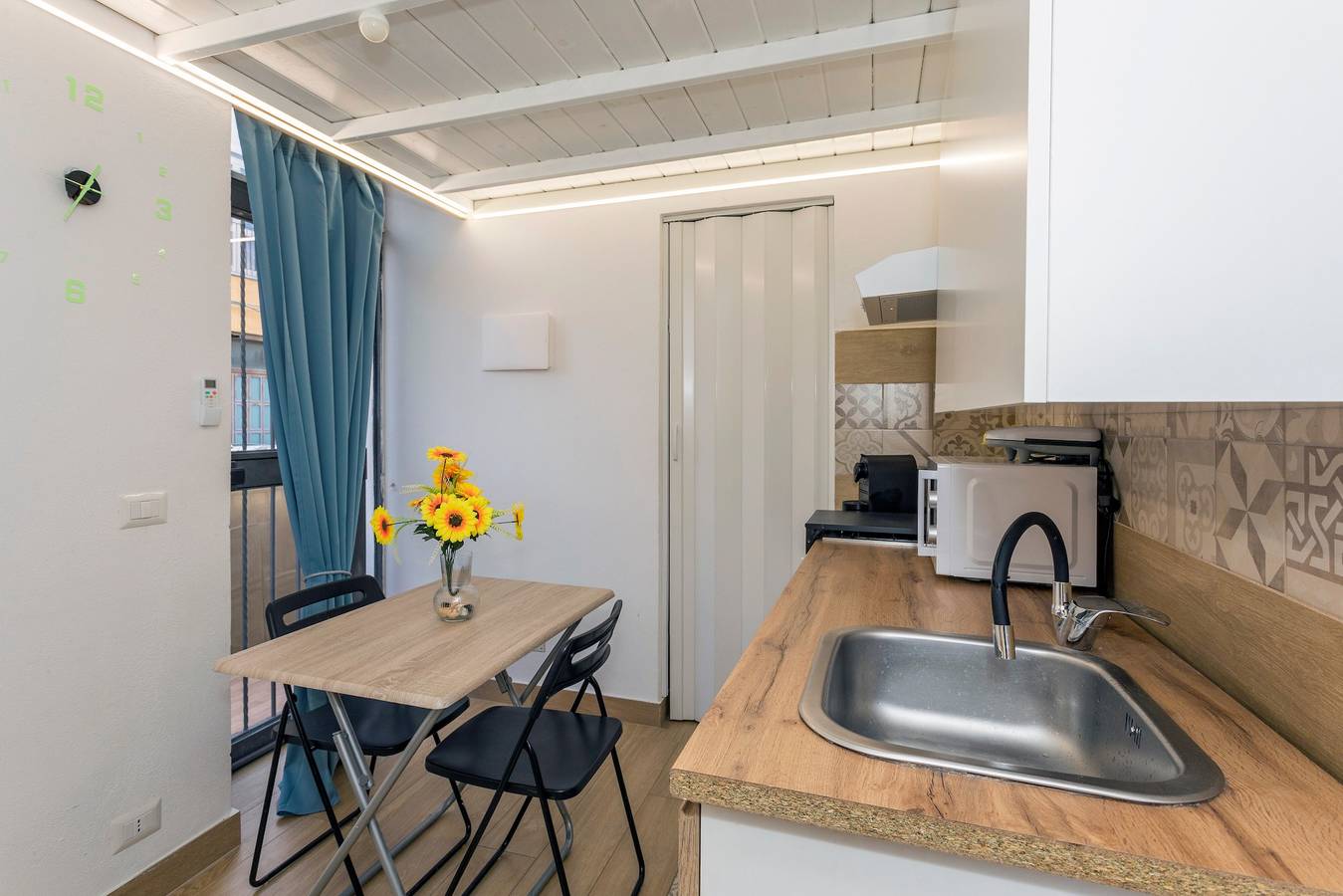 Entire apartment, Apartment 'Causunara's Grazia' with Balcony, Wi-Fi and Air Conditioning in Catania, Catania Province