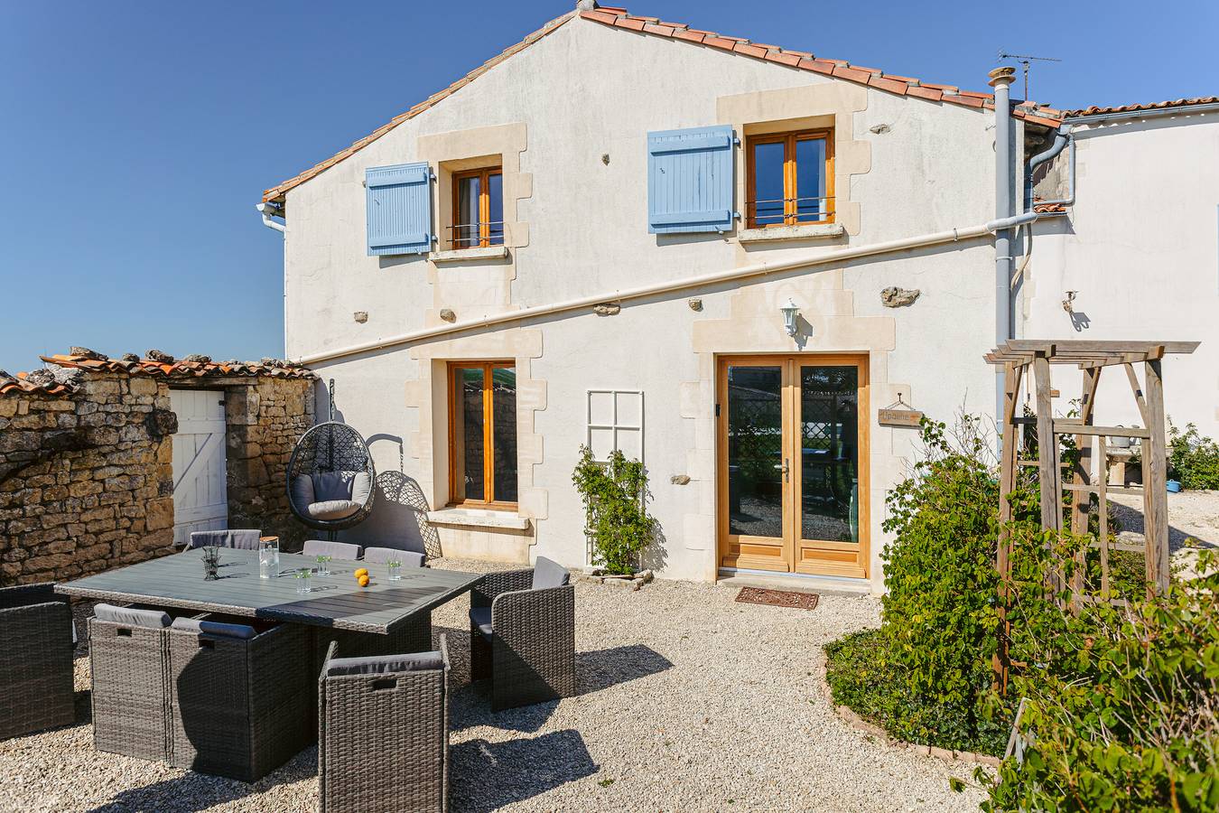 Casita de campo "La Belle Parenthèse" con piscina privada, terraza privada y Wi-Fi in Vergné, Saint-Jean-d'Angély region