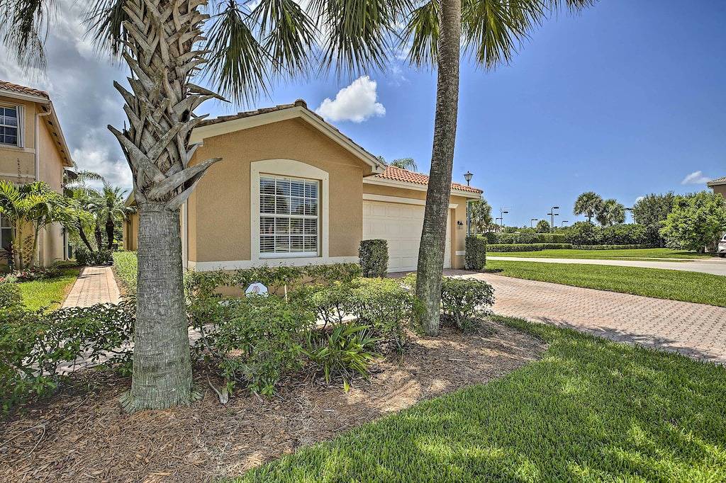 Bright & Airy Fort Myers Home w/ Pool Access! in Fort Myers, Southwest Florida