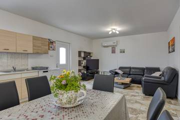 Ferienwohnung für 5 Personen in Lošinj, Kvarner Inseln, Bild 3
