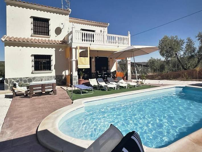Casa de vacaciones para 8 personas, con piscina además de vistas y jardín, Se admiten mascotas en Villanueva del Trabuco