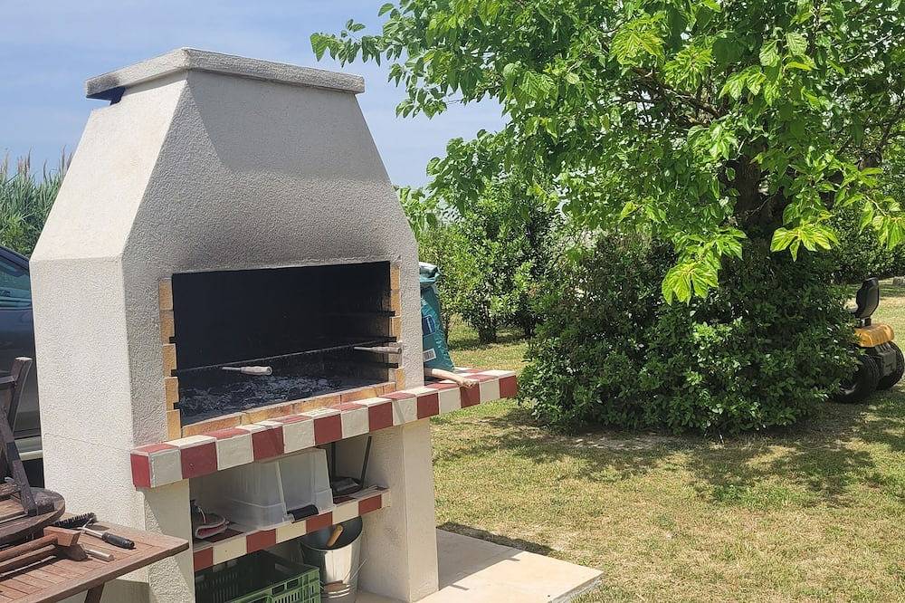 Provencal villa in the Camargue between Arles and Saintes-Maries-de-la-mer in Albaron, Arles