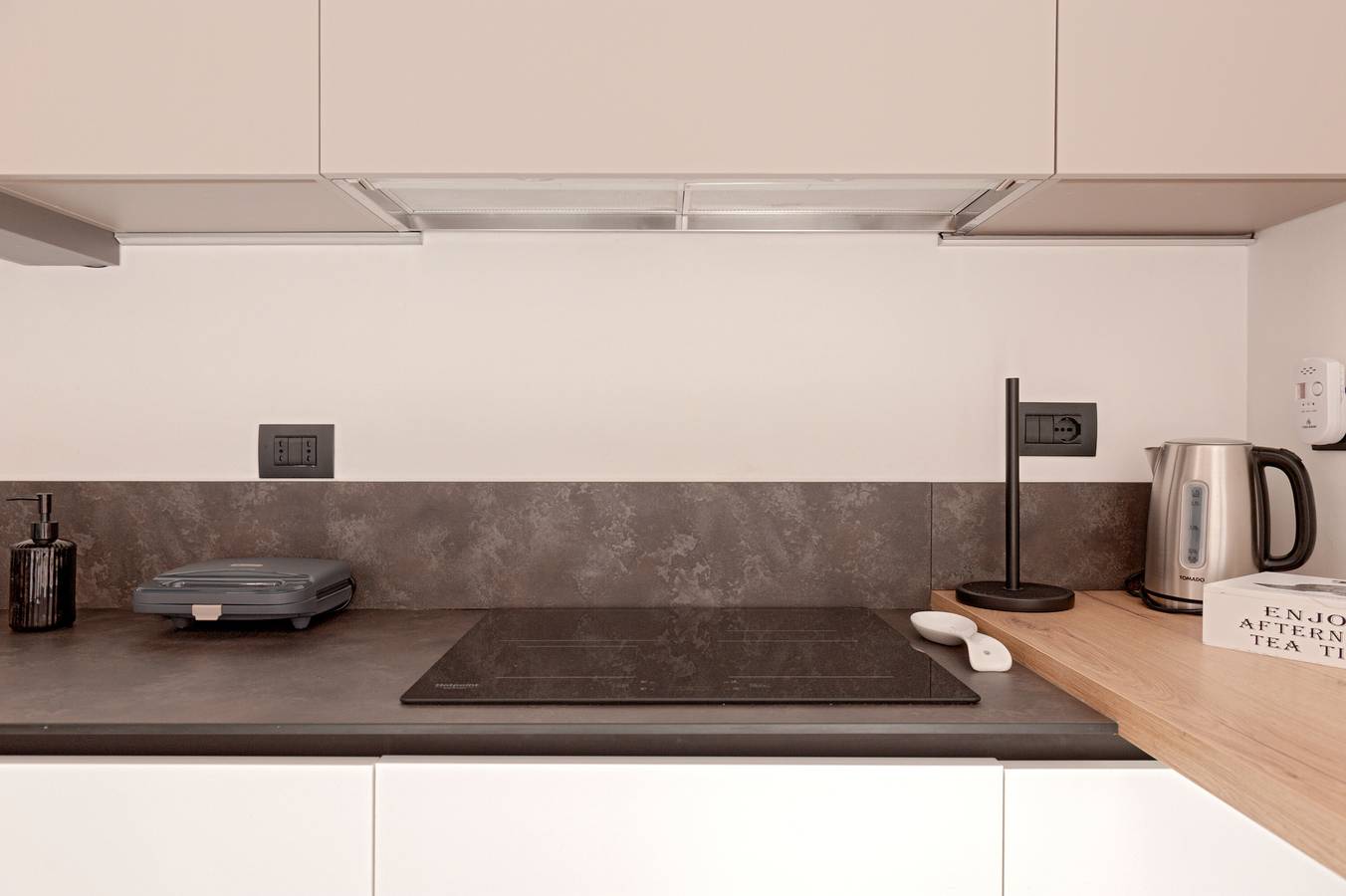 Ganze Wohnung, Ferienwohnung 'Riva 26 - Vista Mare E Design' mit Meerblick, Balkon und Wi-Fi in Livorno, Etruskische Küste