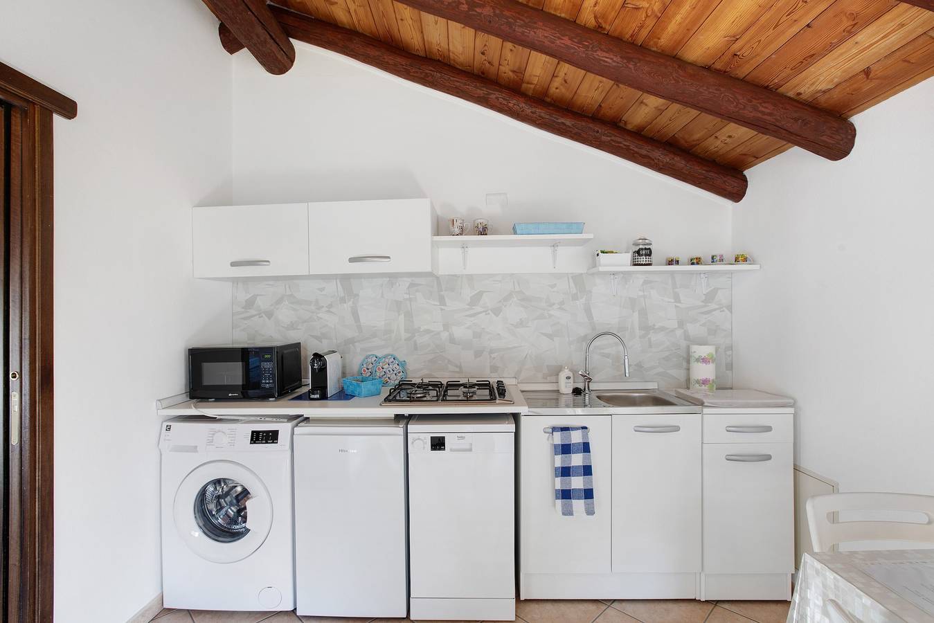 Appartement 'Casa Sabrina - Appartamento Bianco' met Uitzicht op de Bergen, Privéterras en Wi-Fi, foto 15