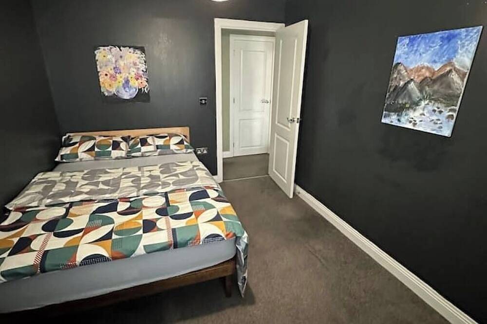 Nice 4 bedroom + Free Parking in Bolton, Greater Manchester