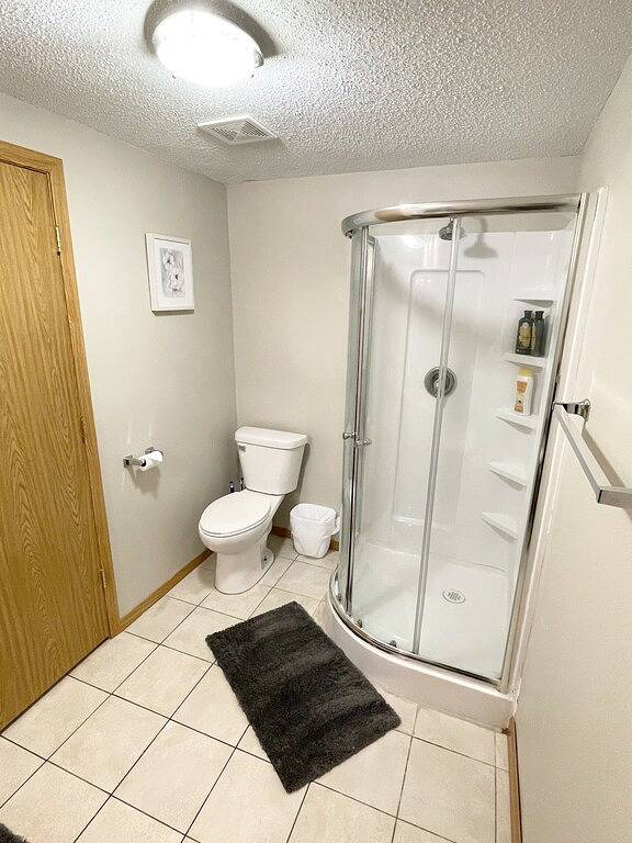 Spacious Stay -4Br/3Bath, Main Floor Living, King Bed, Recliner 3 blocks to Mayo in Rochester (MN), Olmsted County