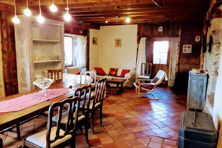 Gîte pour 10 personnes, avec Terrasse et Jardin à Targassonne