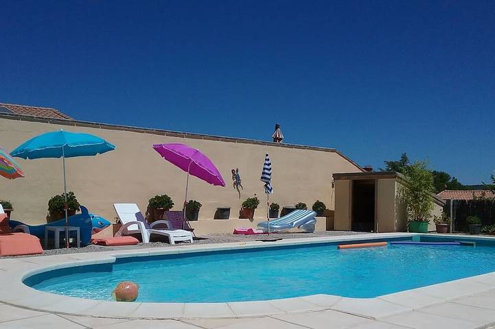 Gîte pour 4 personnes, avec Terrasse ainsi que Jardin et Piscine à Le Pouget