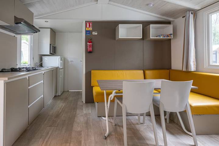 Caravane pour 4 personnes, avec balcon/terrasse et terrasse à Le Bourg-d'Oisans - 4