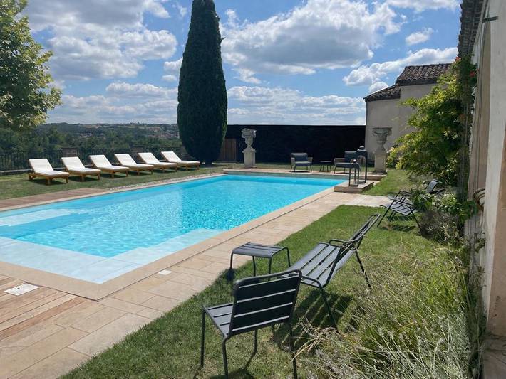 Gîte pour 2 personnes, avec vue ainsi que jardin et piscine à Vernaison