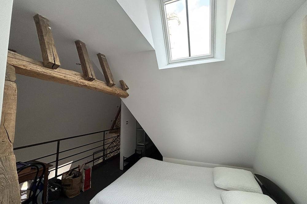 Entire apartment, Loft in the Heart of Palais Jacques Cœur in Bourges, Bourges region