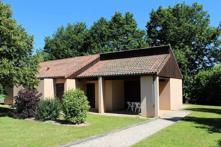 Gîte pour 5 personnes, avec jardin et piscine, animaux acceptés