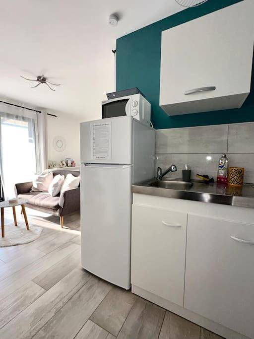 Gîte pour 2 personnes, avec terrasse et piscine à Uchaux - 2