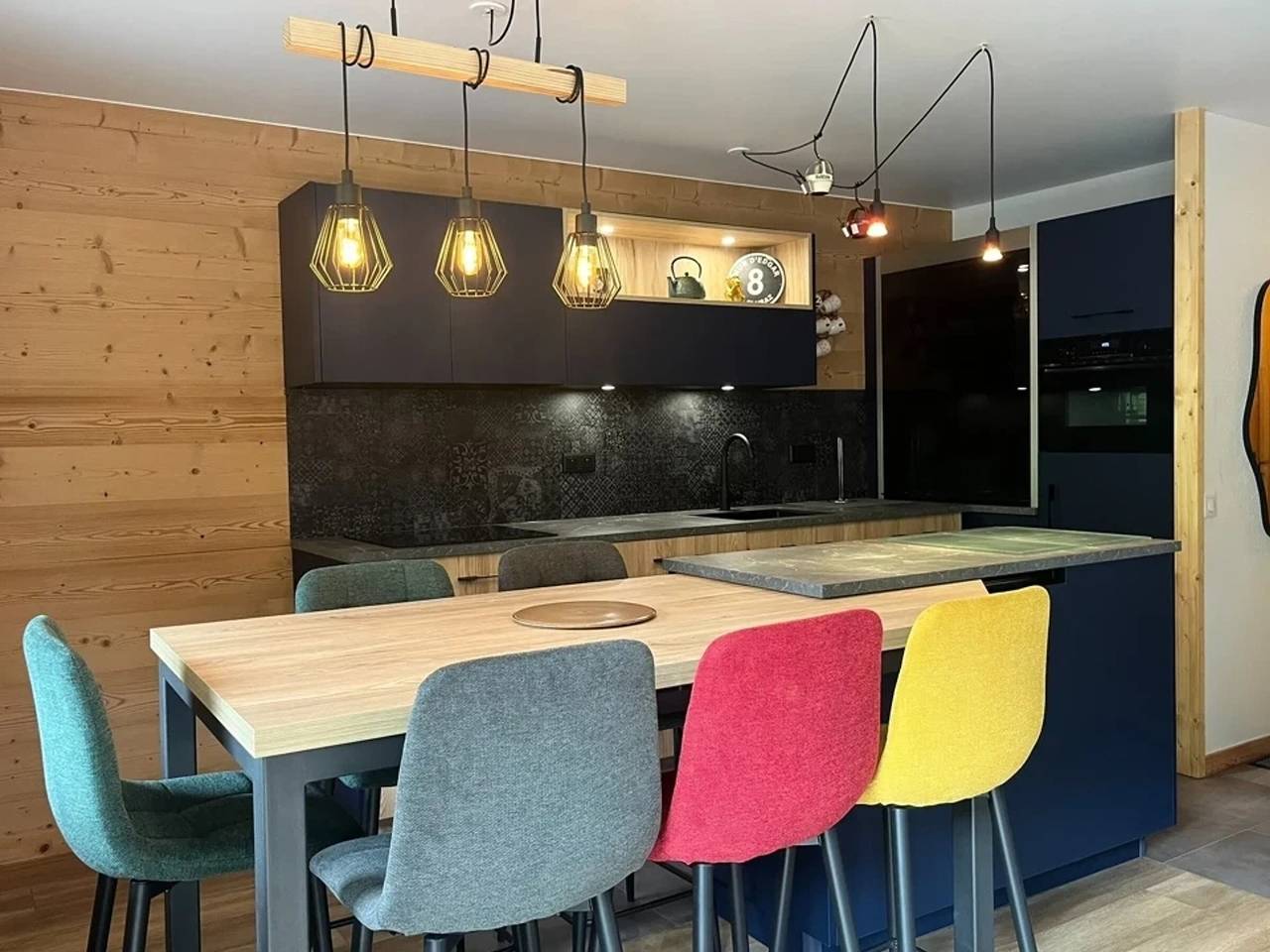 Entire apartment, Family apartment near slopes, pets allowed in La Clusaz, Annecy region