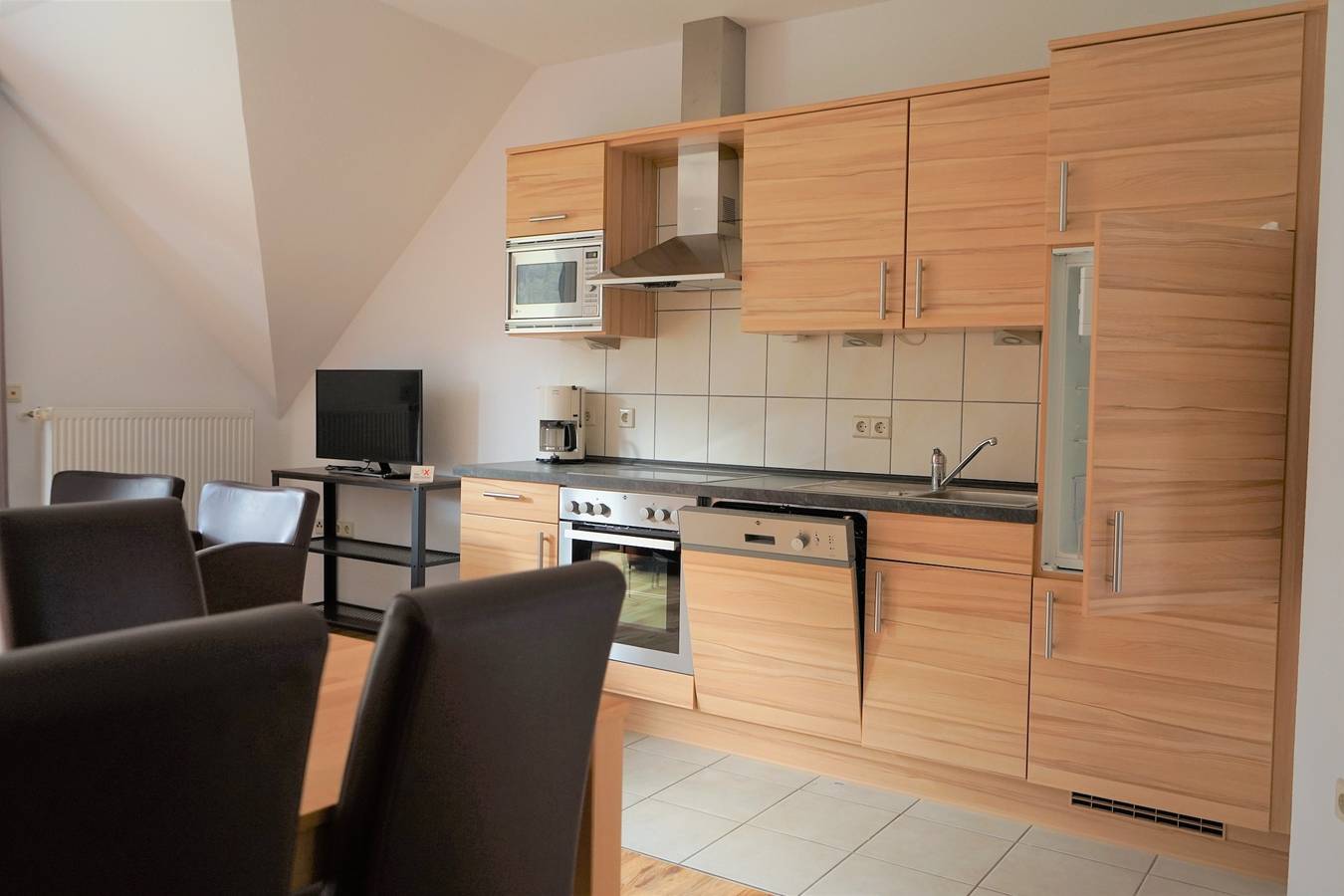 Ganze Ferienwohnung, Wohnung. 2 Pers. 1 Schlafzimmer und Wohnzimmer mit Balkon und Blick auf die Mosel in Ediger-Eller, Cochem-Zell