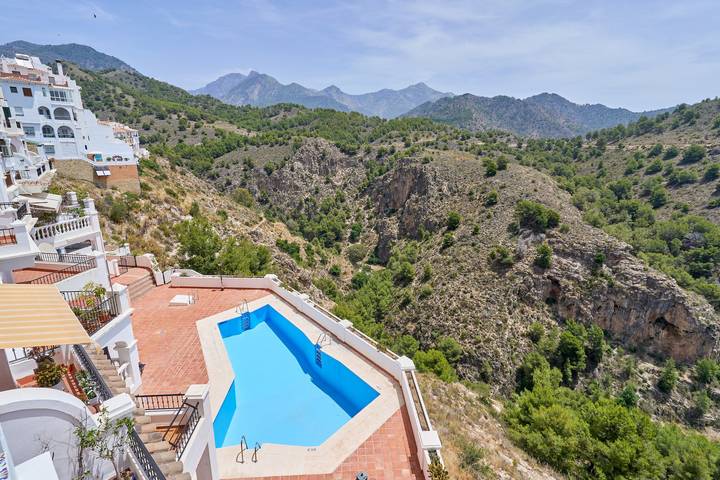 Ganze Wohnung, Ferienwohnung 'Axarquía 13' mit Meerblick, Wi-Fi und Klimaanlage in Frigiliana Road, Frigiliana