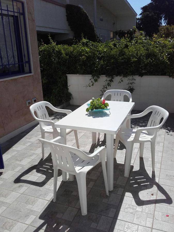 Location de vacances pour 4 personnes, avec vue ainsi que jardin et terrasse à Manfredonia - 3