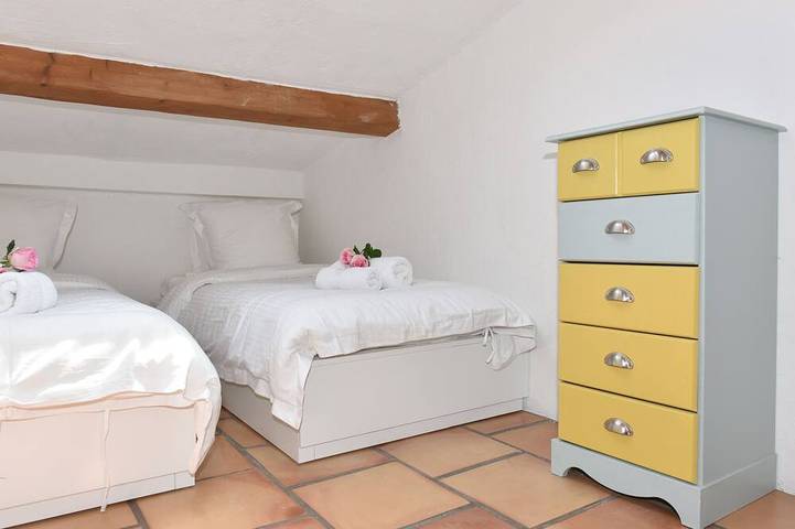 Appartement entier, Bright spacious flat with superb views over the old town and Grimaldi castle. in Antibes, Côte méditerranéenne (France)