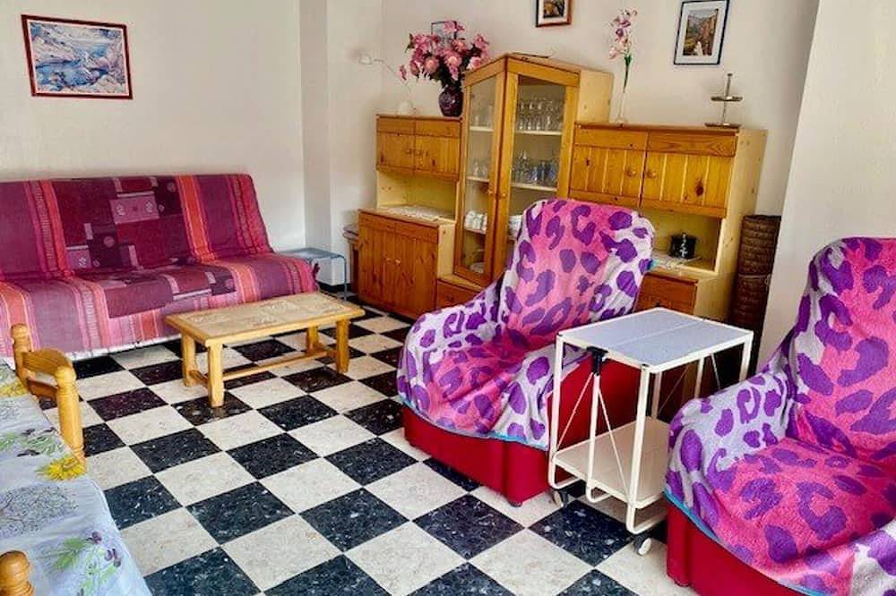 Ganze Wohnung, Gemütliche 68m² Wohnung mit Terrasse, 5 Schlafplätzen, Garage und Wlan in Amélie-les-Bains in Montbolo, Céret und Umgebung