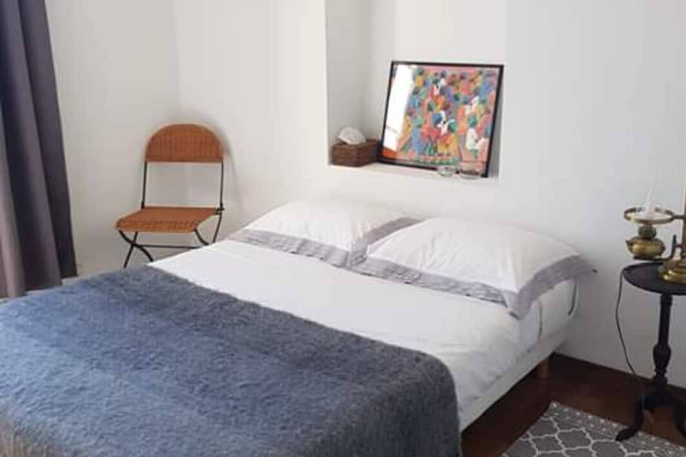 Villa-Traditionelle-Salle de bain privée-Vue sur Piscine in Vallauris, Région de Cannes