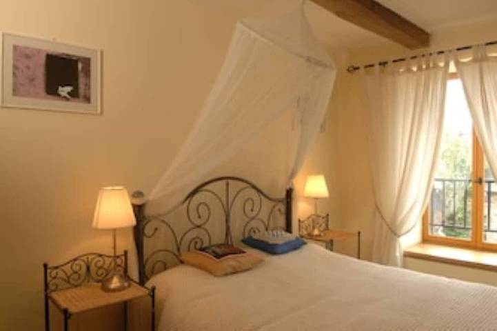 Gîte pour 8 personnes, avec jardin et piscine dans Val-Couesnon - 2