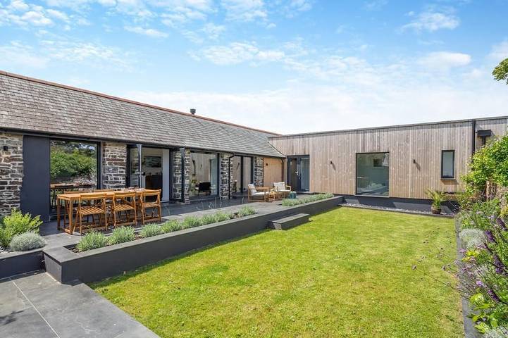 Cottage for 6 people, with hot tub and garden in Hartland