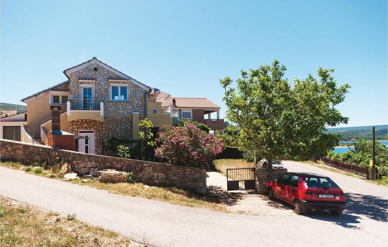 Ganze Ferienwohnung, Charmante Unterkunft, 2 km von der Küste entfernt: Gemütliche Ferienwohnung mit WLAN und Terrasse in Donji Karin, Zadar