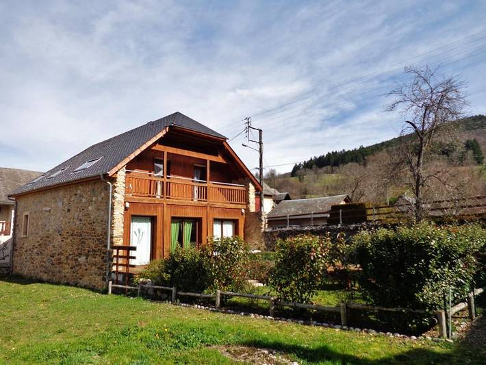 Gîte pour 6 personnes, avec terrasse et jardin