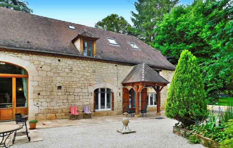 Location de vacances pour 12 personnes, avec terrasse et piscine, animaux acceptés à Orliaguet