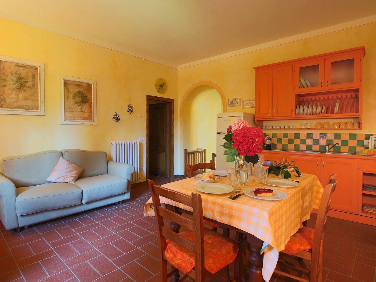 Maestosa casa colonica con piscina in Valdarno