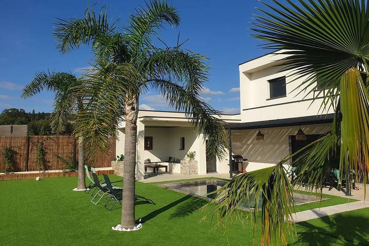 Villa pour 8 personnes, avec Terrasse et Jardin