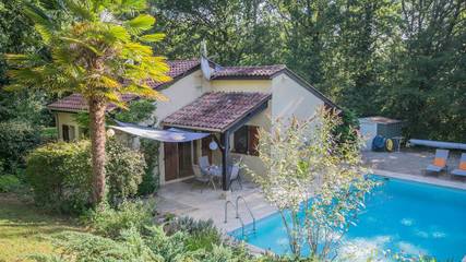 Gîte pour 6 personnes, avec jardin ainsi que terrasse et piscine à Saint-Martin-le-Redon