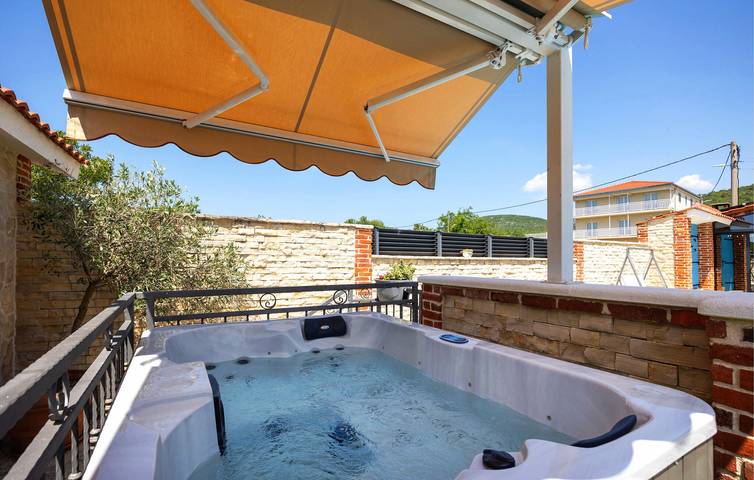 Mediterrane Oase mit Pool und WiFi in Kreševo, Dalmatinisches Zagora
