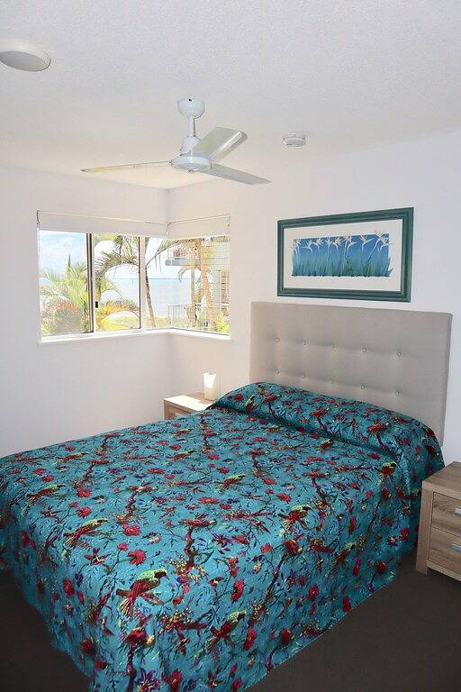 Ganze Wohnung, Beachfront and pool views from the balcony _ 5 min walk to the beach. in Urangan, Hervey Bay