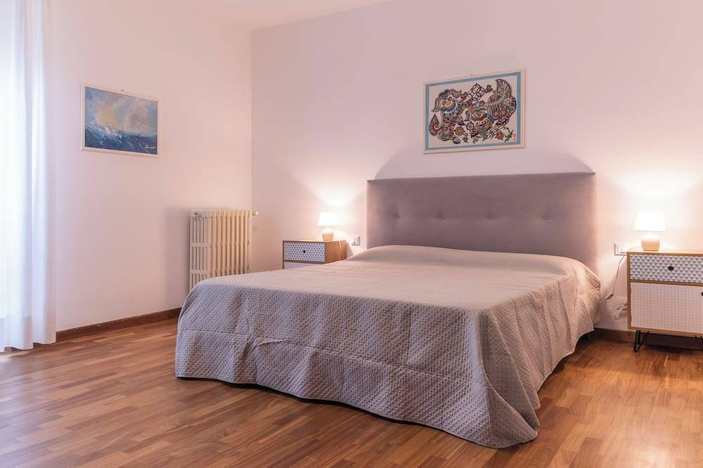 Entire apartment, Spacious 2-bedroom apartment with garden in Arona\ncin: It003008C2Oozk44Vn in Arona (Lago Maggiore), Comune di Arona