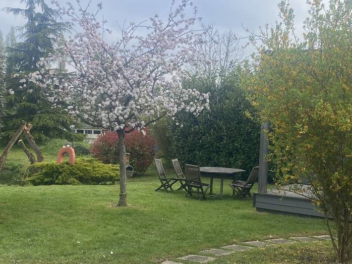 Gîte pour 6 personnes, avec jardin ainsi que terrasse et vue sur le lac à Cormeilles
