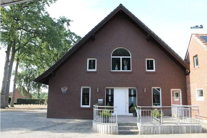 Ferienwohnung für 4 Personen, mit Garten und Terrasse, mit Haustier