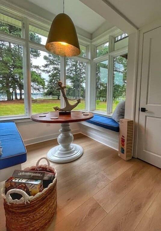 Vacation rental for 12 people, with yard and hot tub as well as balcony and pool, with pets in Chesapeake Bay