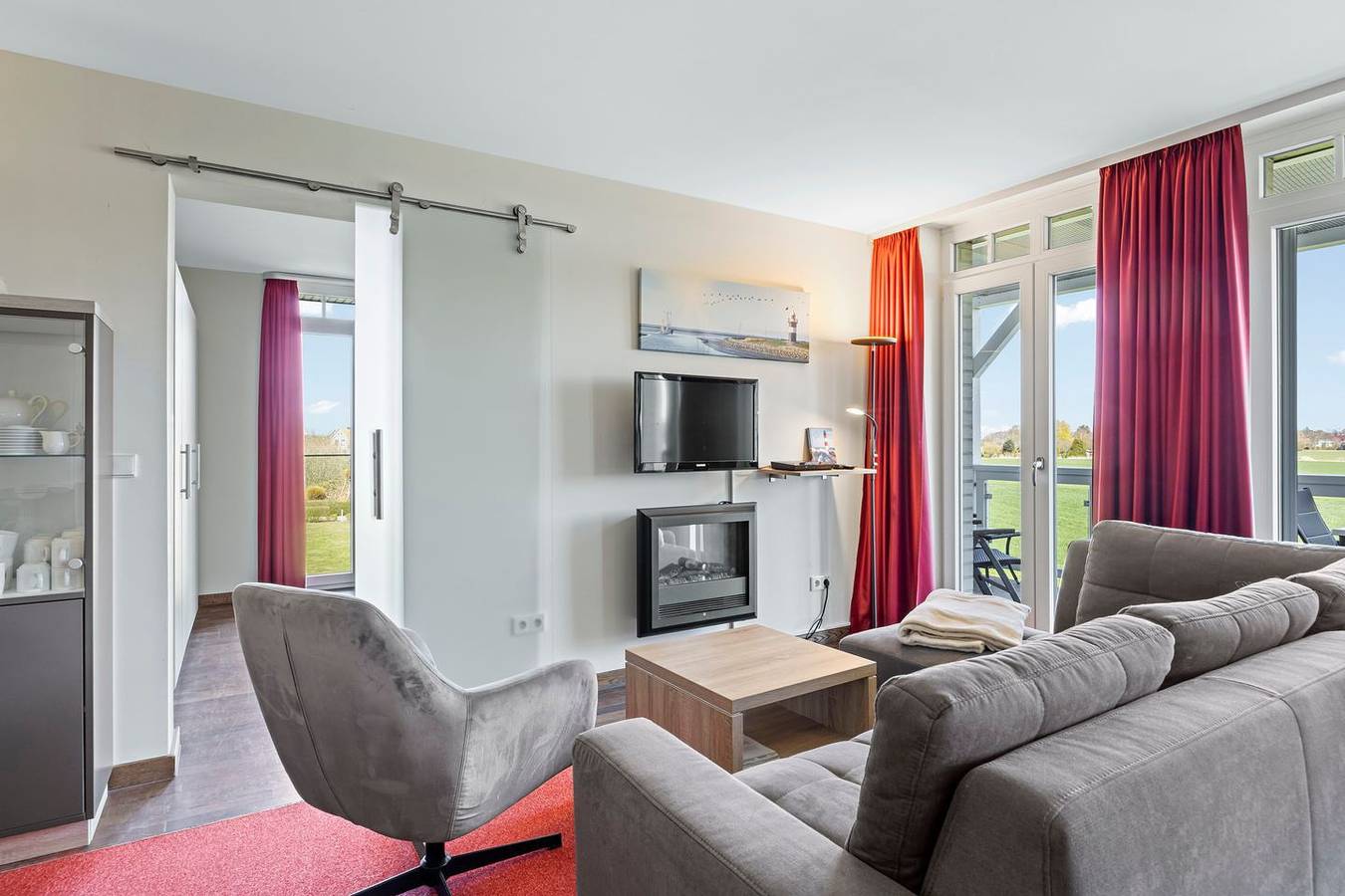 Ganze Wohnung, Strandnahe Ferienwohnung mit Sauna, tollem Balkon mit Strandkorb und Landblick in Wremen, Cuxland