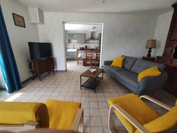 Gîte pour 5 personnes, avec jardin à Grozon