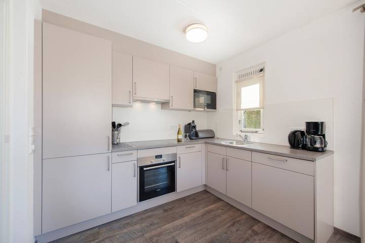 Ferienhaus für 8 Personen, mit Balkon/Terrasse und Terrasse sowie Garten und Pool in Noord-Beveland - 4
